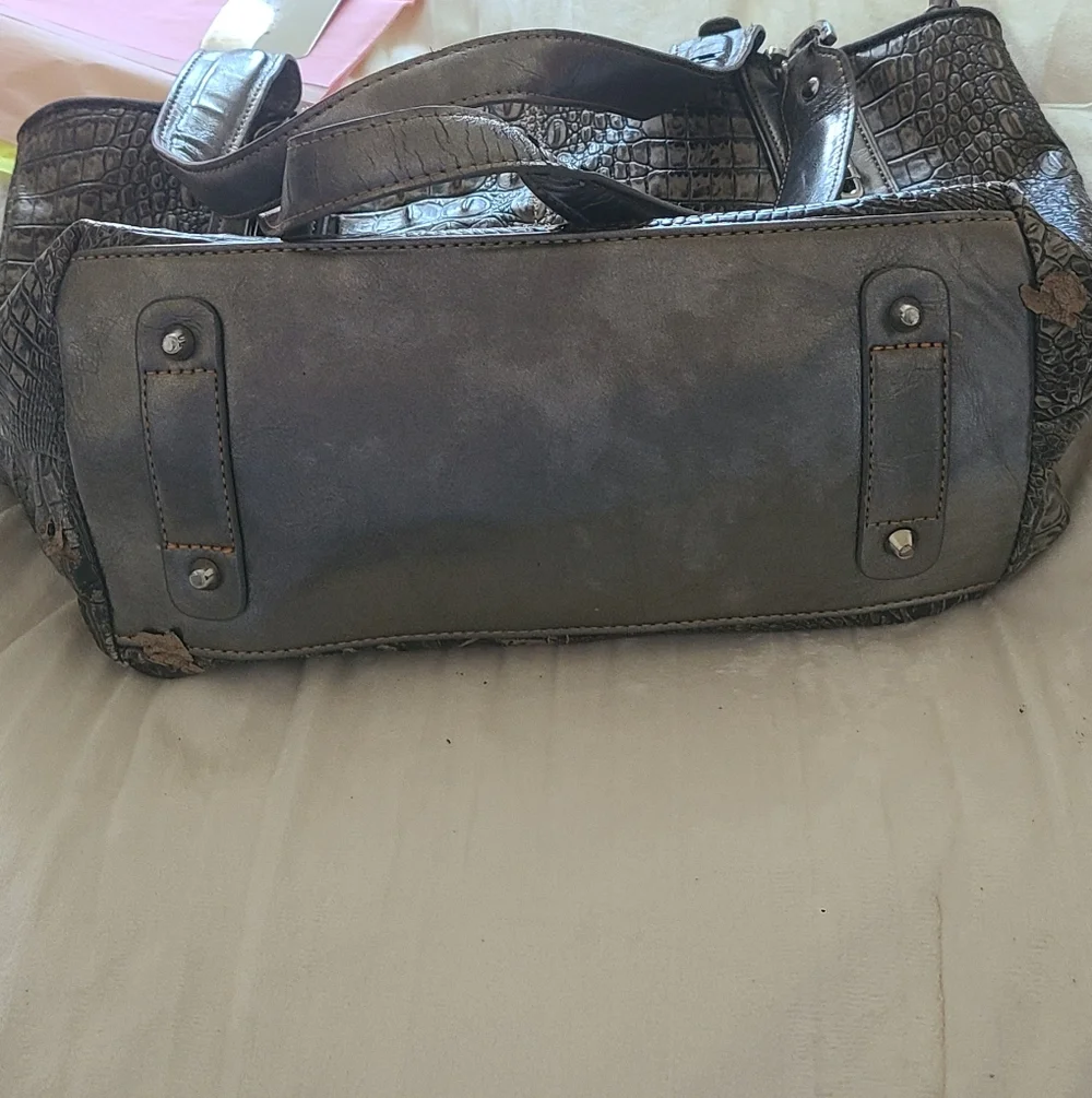 Croc-Embossed Black Leather Tote with Exterior Zip Pocket - Picture 3 of 4